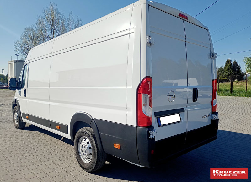 wypożyczalnia busów opel movano